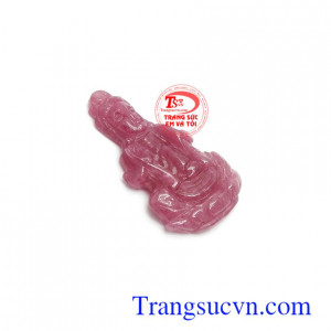 Mặt phật Quan Âm ruby an lành trong phong thủy là biểu tượng của điềm lành, lòng từ bi bác ái, hướng thiện, hướng Phật, hoá giải hung khí, đem lại bình an, giải trừ tai ách cho gia chủ