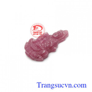 Mặt phật bà ruby thiên nhiên chạm khắc đẹp, chất lượng cao.