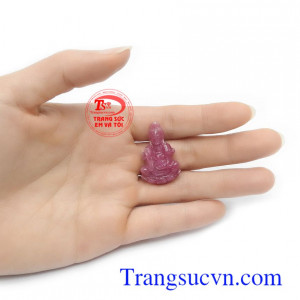 Mặt dây phật bà ruby hạnh phúc phù hợp làm mặt dây chuyền đeo sang trọng, tinh tế và phong thủy