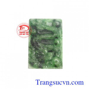 Mặt rồng ngọc cẩm thạch may mắn chạm khắc công nghệ cao, đường nét tinh xảo, sắc nét, chất lượng ngọc đảm bảo