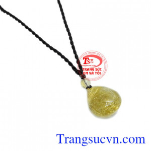 Thạch anh tóc vàng mang trong mình nguồn năng lượng rất lớn, nó ẩn chứa sức mạnh tiềm tàng và khả năng vô tận