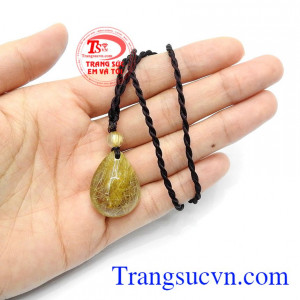 Thạch anh tóc vàng phù hợp với những người mang mệnh Thổ và Kim