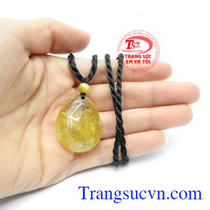 Mặt đá thạch anh tóc vạn thọ hợp với người mệnh thổ và mệnh kim