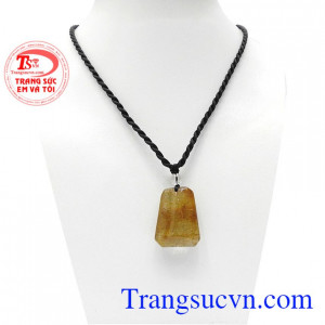 Mặt đá thạch anh tóc vàng tình yêu giúp chủ nhân gắn kết với những mối nhân duyên tốt, xây dựng tình cảm đôi lứa