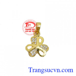 Mặt dây cỏ 3 lá may mắn là sản phẩm mặt dây chuyền vàng tây đẹp được các bạn nữ yêu thích