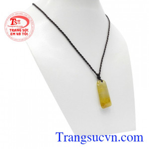 Người mang thạch anh tóc vàng lâu ngày sẽ có tinh thần vui tươi, yêu đời và luôn vui vẻ