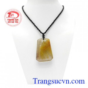 Mặt đá thạch anh tóc vàng đại cát mang đến bình an cho gia chủ