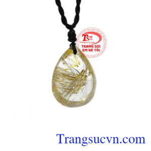 Trong phong thủy, thạch anh tóc vàng mang lại may mắn, tiền tài và công danh cho gia chủ