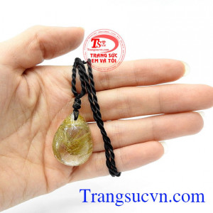 Thạch anh tóc vàng rất phù hợp với người mệnh thổ, mệnh kim