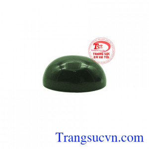 Ngọc Nephrite còn được chạm khắc thành các linh vật, vật phẩm phong thủy trưng bày trong nhà, sân vườn, cơ quan hay các ngôi chùa.