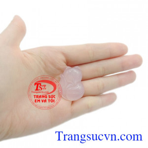 Mặt hồ ly thạch anh hồng thiên nhiên.