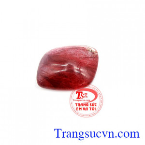 Mặt đá thạch anh tóc đỏ mang lại nhiều may mắn và niềm vui cho người sở hữu nó.