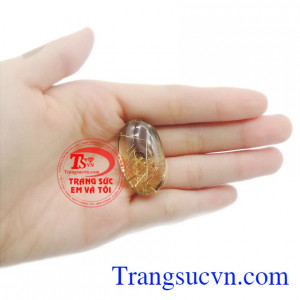 Mặt đá thạch anh tóc thiên nhiên.