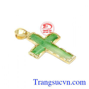 Sự kết hợp ngọc cẩm thạch thiên nhiên cùng vàng tây 14k giúp sản phẩm được bảo vệ, bền đẹp hơn