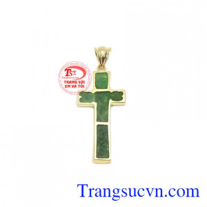 Mặt dây thánh giá cẩm thạch yêu thương được chế tác và thiết kế sang trọng, tinh tế.