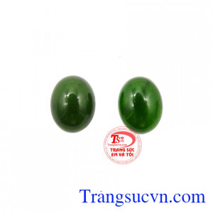 Mặt Nephrite tài lộc, từ thời xa xưa tại Trung hoa khoảng 3000 năm trước công nguyên đá Nephrite đã trở thành biểu tượng “Ngọc” của 