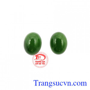 Mặt Nephrite thịnh vượng từ thời xưa Nephrite đã được biết tới là một loại ngọc quý, được các tầng lớp quan lại, vua chúa ưa chuộng.