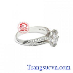 Sản phẩm được thiết kế tinh tế, sang trọng và quyến rũ hợp thời trang.