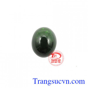 Mặt Nephrite Oval có Linh Khí hàng triệu năm tích tụ trong Ngọc giúp đàn ông tăng cường sinh lực, tăng cường trí lực, tăng cường vận khí.