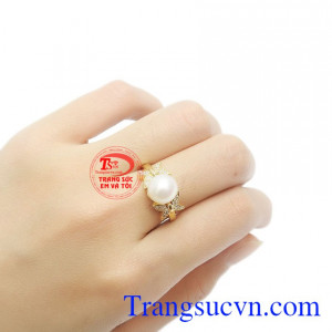 Đó chính là lý do vì sao ngọc trai thích hợp để làm quà tặng cho nữ giới.