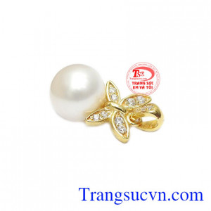 Ngọc trai luôn được coi là biểu tượng cho sắc đẹp, nhưng bên cạnh đó, ngọc trai còn có ý nghĩa về sự hạnh phúc vẹn toàn, tài lộc đủ đầy.