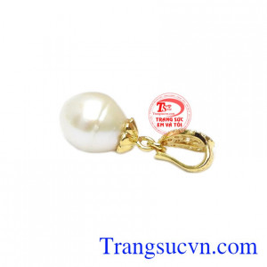 Sản phẩm được thiết kế theo phong cách sang trọng và đầy quyến rũ giúp người dùng trở nên tự tin và lôi cuốn hơn.