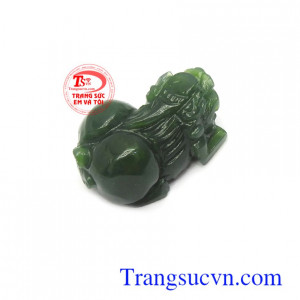 Đeo Mặt tỳ hưu nephrite may mắn có tác dụng chiêu tài lộc, may mắn về công danh sự nghiệp, bảo vệ tài sản và bình yên cho chính bạn