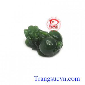 Mặt tỳ hưu nephrite bình an là linh vật được ưa chuộng bậc nhất trong phong thủy bởi khả năng chiêu tài lôc, giải trừ tà khí, mang lại của cải và bình an cho người đeo