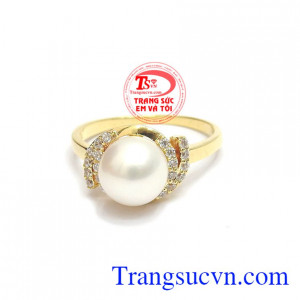 Nhẫn nữ vàng gắn đá quý ngọc trai dành cho phái đẹp, đeo hợp thời trang và quý phái