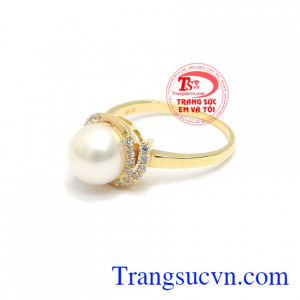 Viên ngọc trai đẹp với màu sắc và hình dáng tự nhiên mang đến vẻ đẹp sang trọng