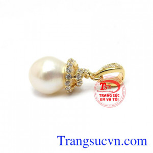 Một người phụ nữ khi tặng trang sức ngọc trai nghĩa là nguời đó được yêu thương, trân trọng