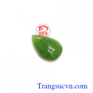 Mặt ngọc nephrite tài lộc là biểu tượng của sức khỏe, vận may và tài lộc, giúp người đeo tránh được những rủi ro, không may, mang lại bình an và hạnh phúc