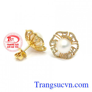 Trang sức ngọc trai là biểu tượng của tình yêu trọn vẹn nên đây là quà tặng truyền tải thông điệp yêu thương đến người thân