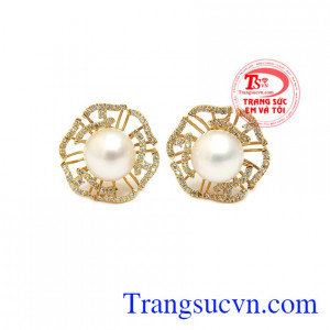 Hoa Tai Ngọc Trai San Hô là món đồ trang sức không thể thiếu của phái đẹp