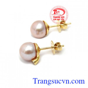 Vẻ đẹp của ngọc trai là vĩnh cửu vì thế phụ nữ được nhận món quà này đều được yêu thương, trân trọng và nâng niu