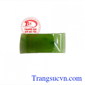 Mặt yên ngựa tài lộc được chế tác từ ngọc cẩm thạch mang đến may mắn và tài lộc cho chủ nhân