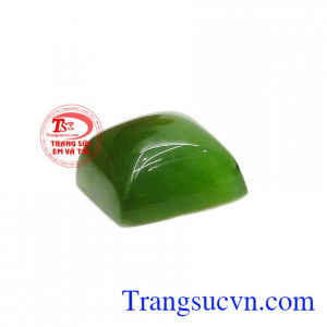 Các công chúa, hoàng từ ngay từ khi sinh ra đã được mang trang sức gắn ngọc cẩm thạch để hấp thụ được phúc khí từ loại đá này, cũng như để thể hiện sự xa hoa, bậc quý tộc và tầng lớp thượng lưu