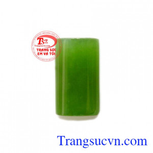 Mặt ngọc cẩm thạch thần phong được sở hữu như một món bảo vật tăng phúc khi cho chủ nhân