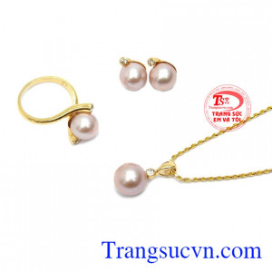 Bộ Trang Sức Ngọc Trai Hạnh Phúc là món quà trang sức đẹp dành tặng phái nữ