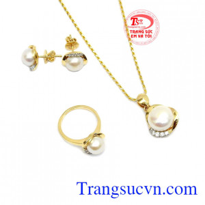 Bộ Trang Sức Ngọc Trai Nữ Hoàng là món quà ý nghĩa dành tặng bản thân và những người thân yêu
