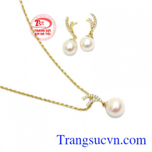 Bộ Trang Sức Ngọc Trai Đẹp là bộ sản phẩm tôn lên vẻ đẹp sang trọng, tinh tế của phái đẹp