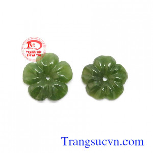 Mặt nephrite phù hợp làm mặt dây chuyền sang trọng, thời trang và phong thủy