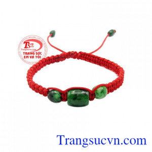 Dây tết Jadeite tài lộc là sản phẩm được chế tác đẹp và tinh tế.