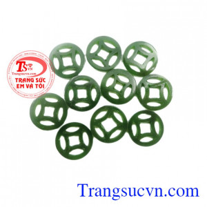 Sản phẩm thích hợp làm mặt dây chuyền, mặt vòng tay tết. Phù hợp để mang đi tặng cho người thân, bạn bè.