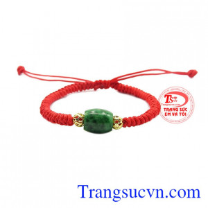 Dây tết Jadeite đặc biệt là sản phẩm từ ngọc cẩm thạch thiên nhiên mang lại nhiều may mắn, sức khỏe cho người đeo