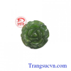 Mặt ngọc nephrite cát lộc chạm khắc tinh xảo, độc đáo, phù hợp làm mặt dây chuyền, hoa tai đeo sang trọng và tinh tế