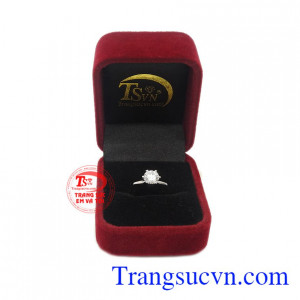 Nhẫn nữ thích hợp với nhiều kiểu trang phục, có thể làm quà tặng cho người thân hoặc bạn bè.