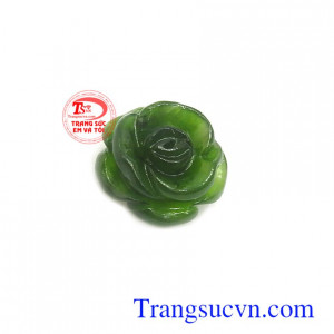 Mặt ngọc nephrite quyền lực với ngọc nephrite là loại đá rất được yêu quý biểu tượng cho lòng bao dung, đức hạnh tính khiêm nhường