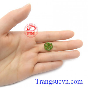 Ngọc nephrite thiên nhiên cao cấp, chạm khắc tinh xảo, sắc nét