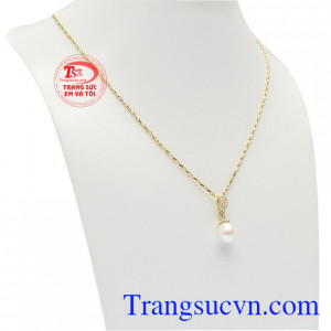 Bộ trang sức ngọc trai tinh tế mang nét đẹp quyến rũ và đầy sức hút với người nhìn. 